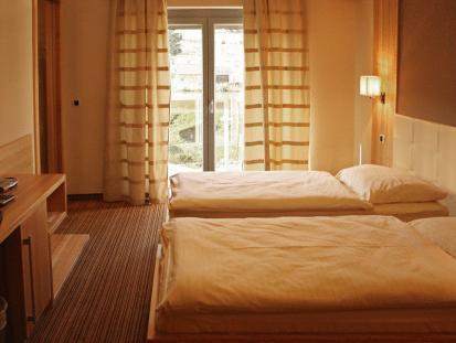 Hotel Dras Марібор Екстер'єр фото